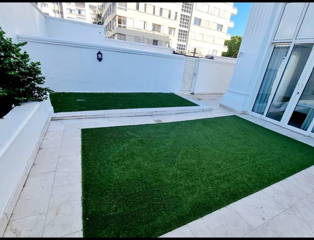 2 BEDROOM APARTMENT TO LET IN SEA POINT